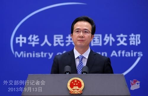 Tại cuộc họp báo ngày 13 tháng 9 năm 2013, phát ngôn viên Bộ Ngoại giao Trung Quốc Hồng Lỗi bày tỏ lo ngại Nhật Bản tăng cường vũ khí trang bị và hợp tác quốc tế... gây khó khăn cho đòi hỏi chủ quyền của Trung Quốc ở biển Hoa Đông, Biển Đông.